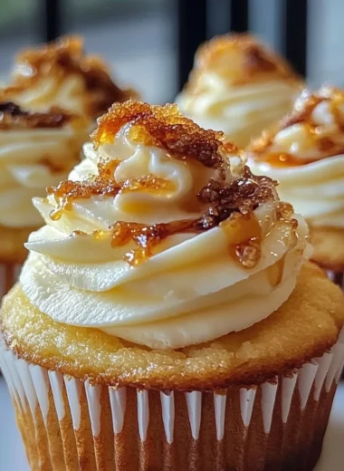 Vanilla Bean Crème Brûlée Cheesecake Cupcakes