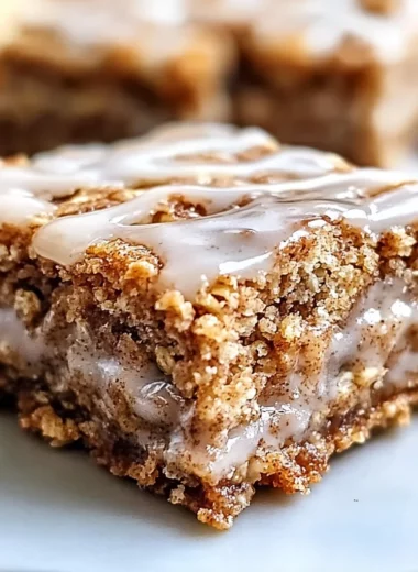 Cinnamon Roll Oatmeal Bars