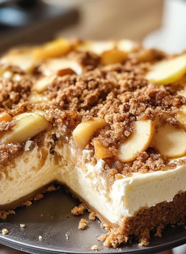 Apple Crumble Cheesecake