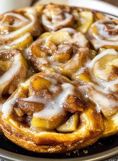 Cinnamon Roll Apple Pie