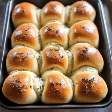 Cloverleaf Buttery Herb Dinner Rolls