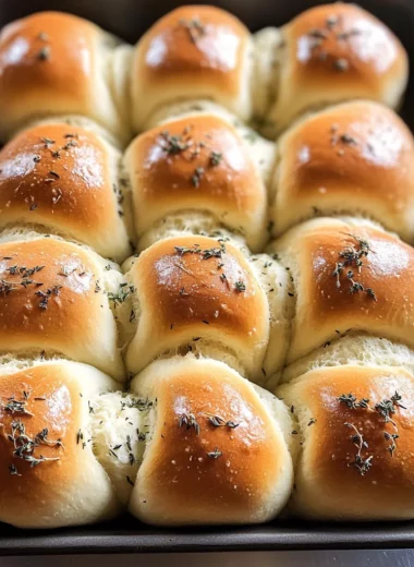 Cloverleaf Buttery Herb Dinner Rolls