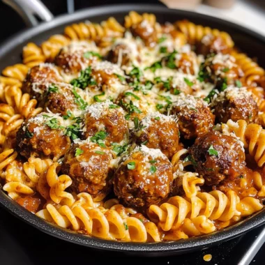 Cheesy One-Pan Honey BBQ Meatball Pasta